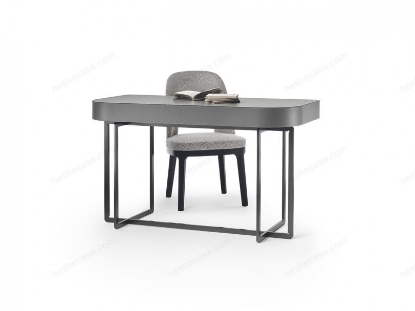 marmaduke-0书桌