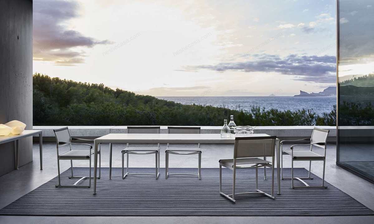 Mirto outdoor tables1 户外桌子