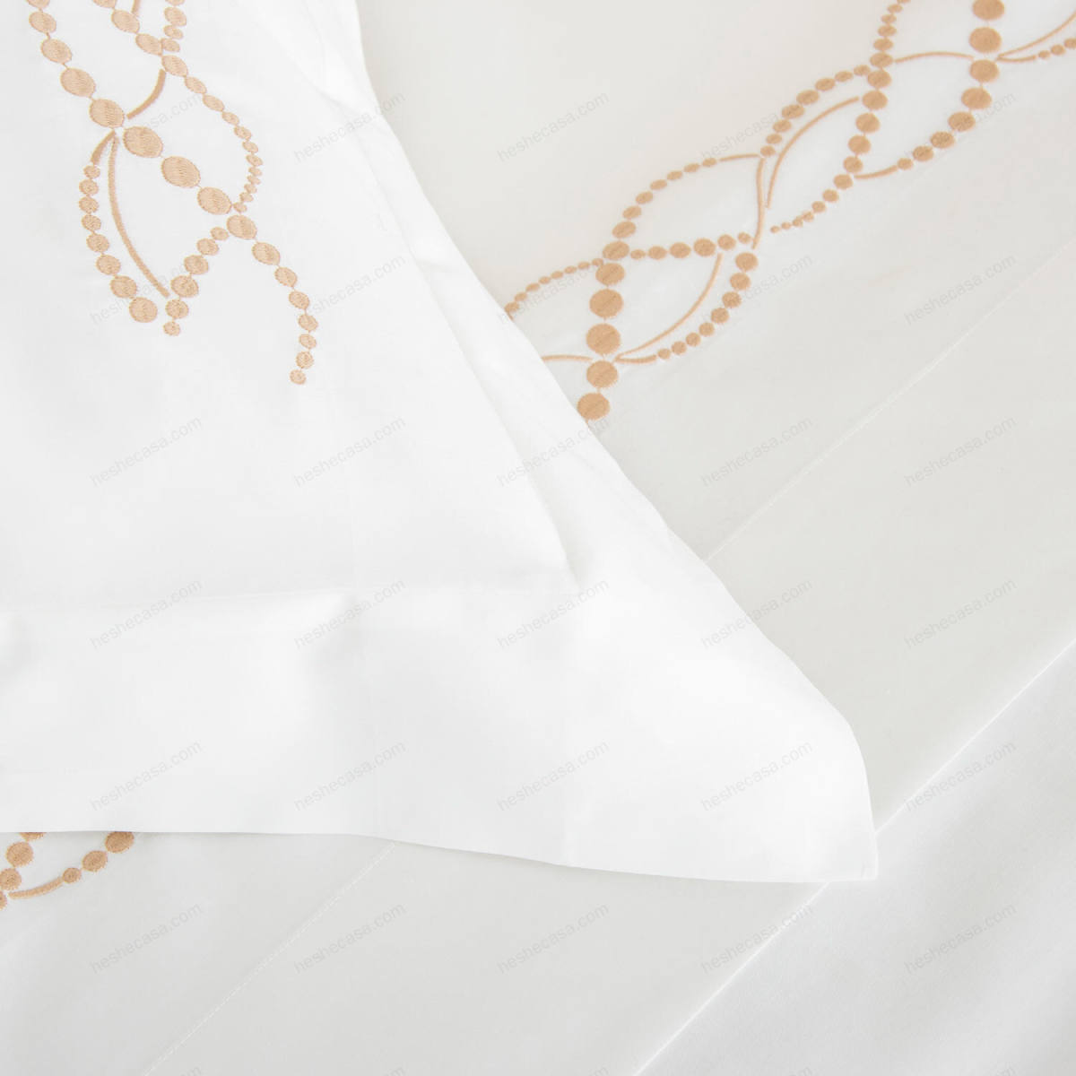 Pearls Embroidered Sham 靠垫套