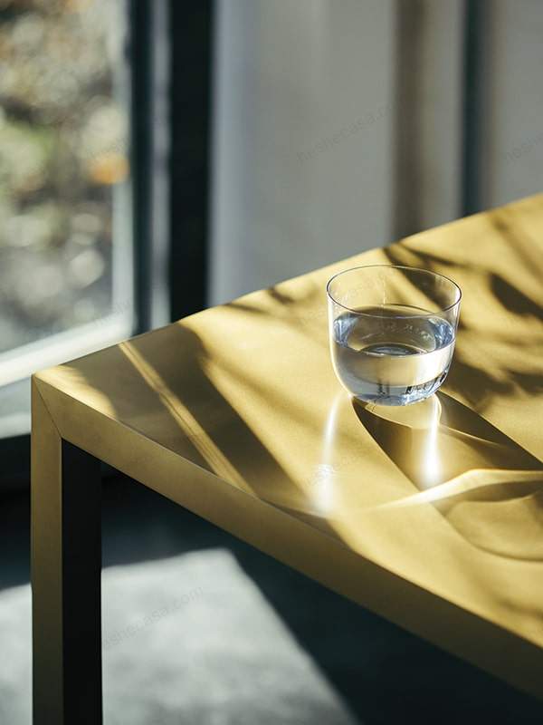 Tense Material Brass餐桌