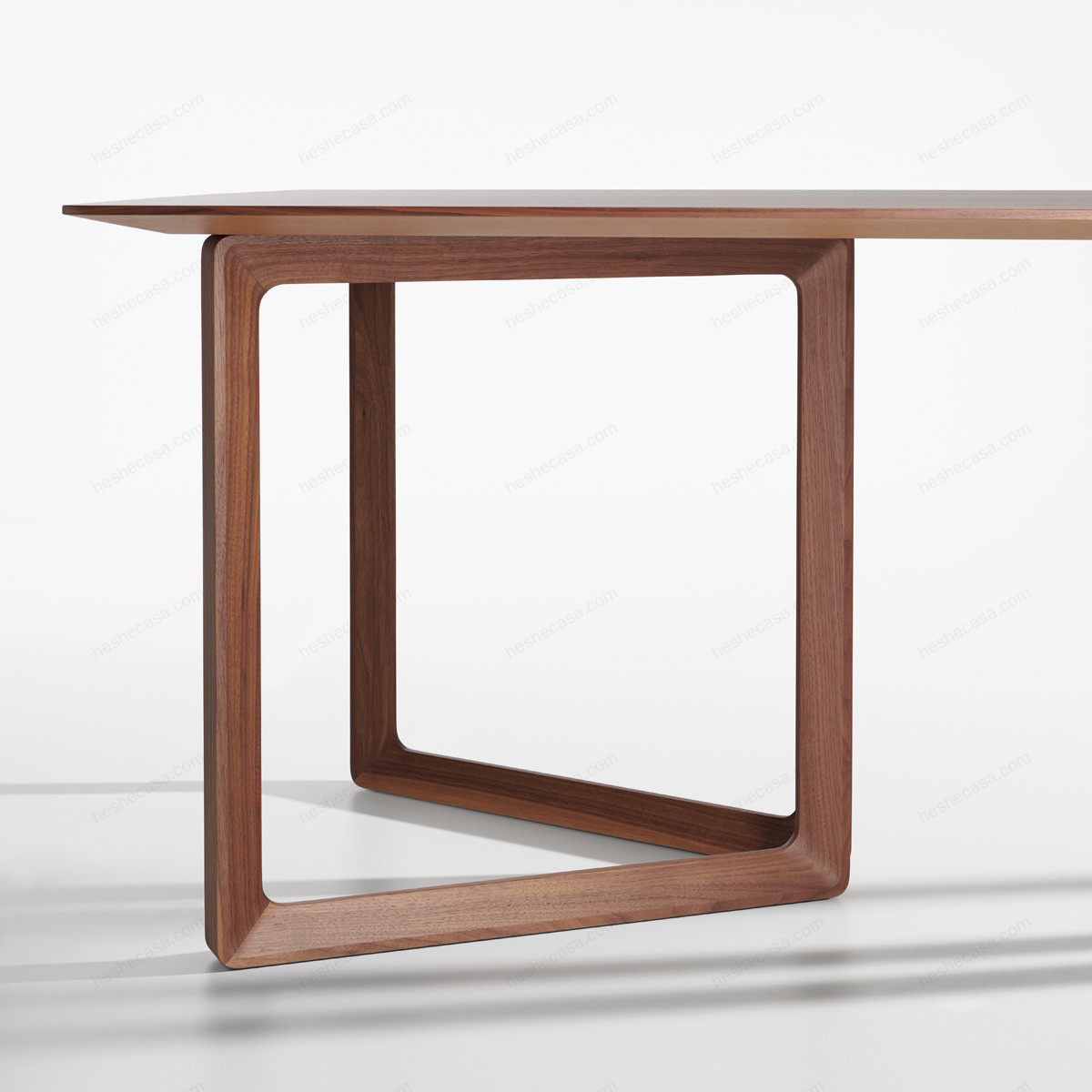 Opus Tables893Tr餐桌