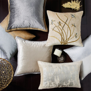 Iris Decorative Pillow靠垫