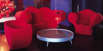 MOROSO品牌Double系列沙发独特的造型下让身体得到沉浸式放松