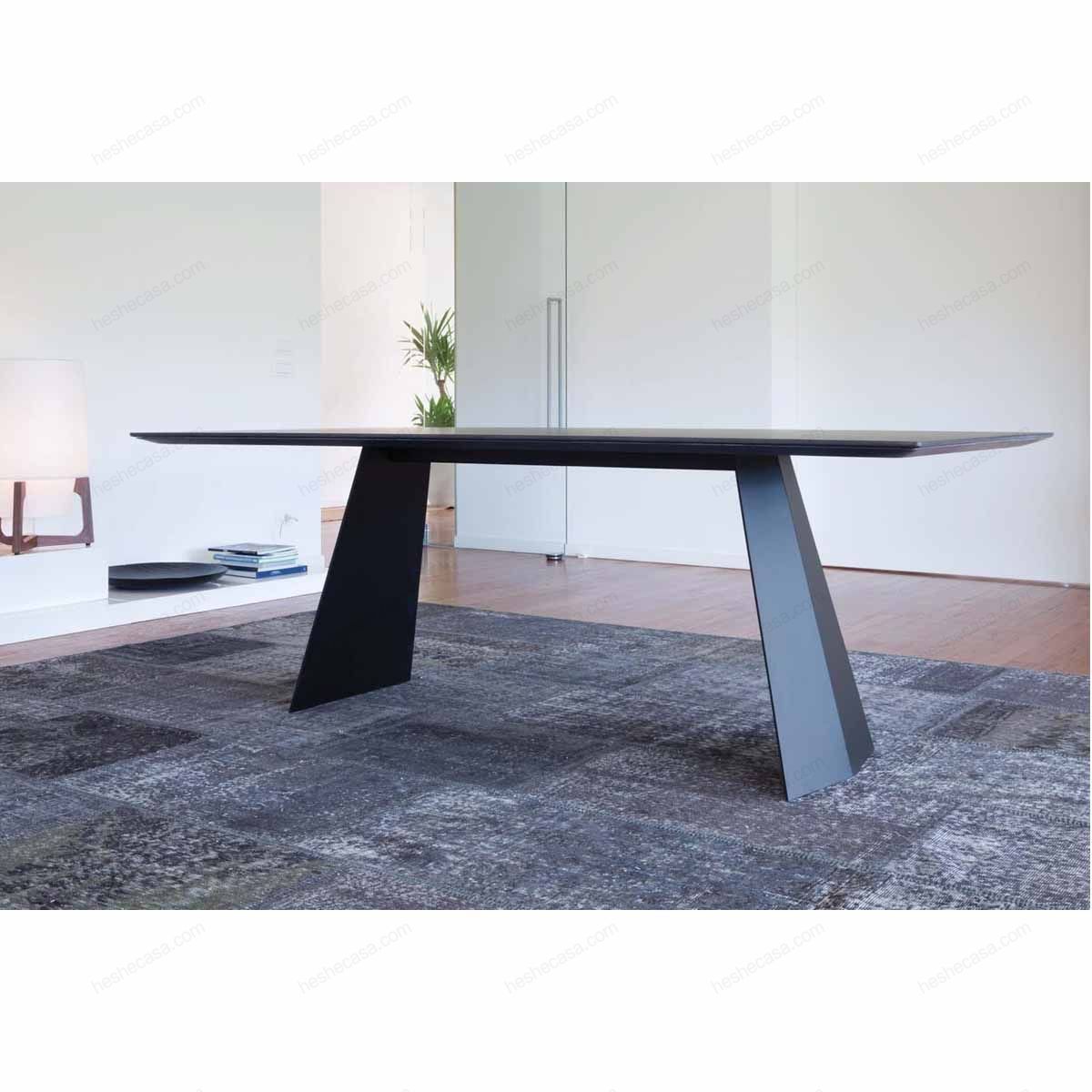Steel Table 827餐桌