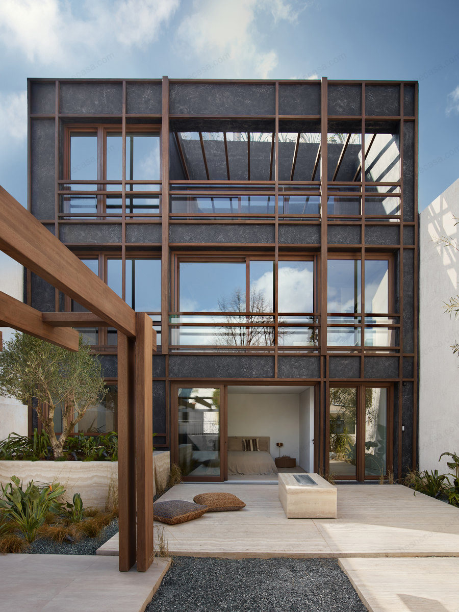 雅典复式住宅设计 baxter与gubi家具混搭 第1张