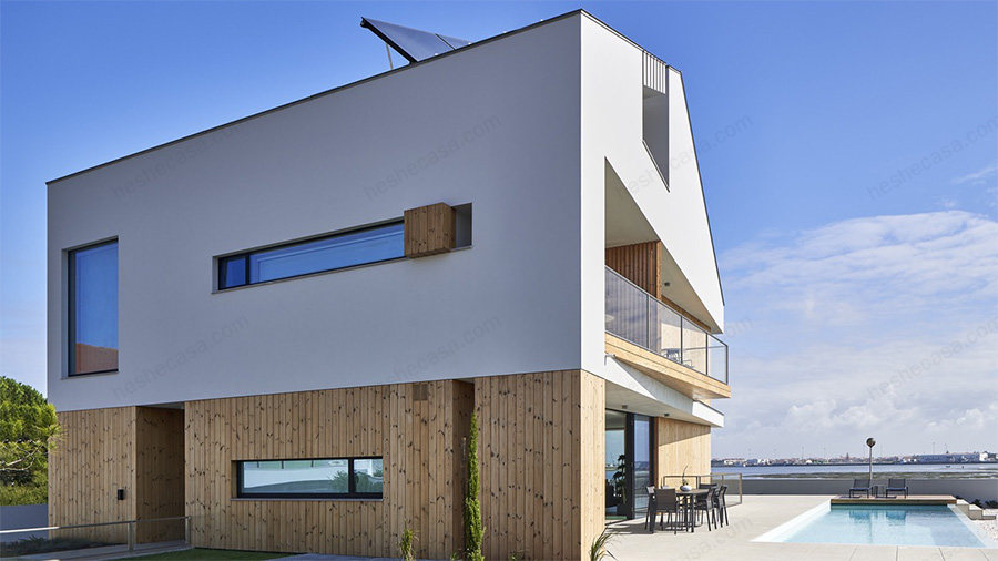 葡萄牙西海岸斜屋顶房屋设计 国外海景别墅全景欣赏 第1张