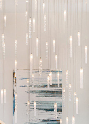 美国灯具品牌Shakuff设计的Twist吊灯 让光线在房间内形成漩涡状反射效果