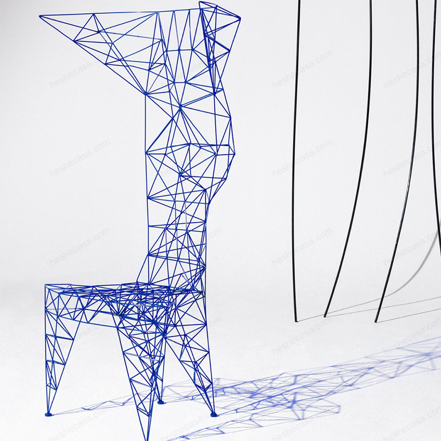 pylon椅子倾注设计师Tom Dixon的设计审美倾向 第1张