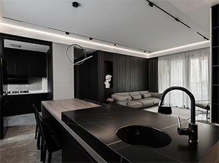 透视感客厅装修设计案例 客餐厅相连 黑白高级搭配
