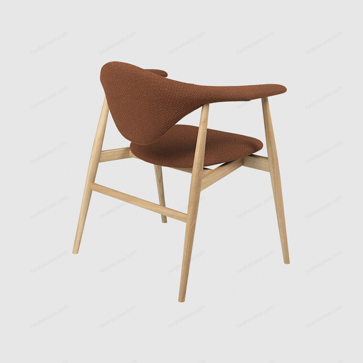 Masculo-Upholstered-Wood Base单椅