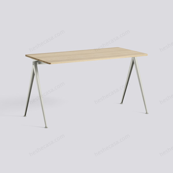 Pyramid Table 01书桌