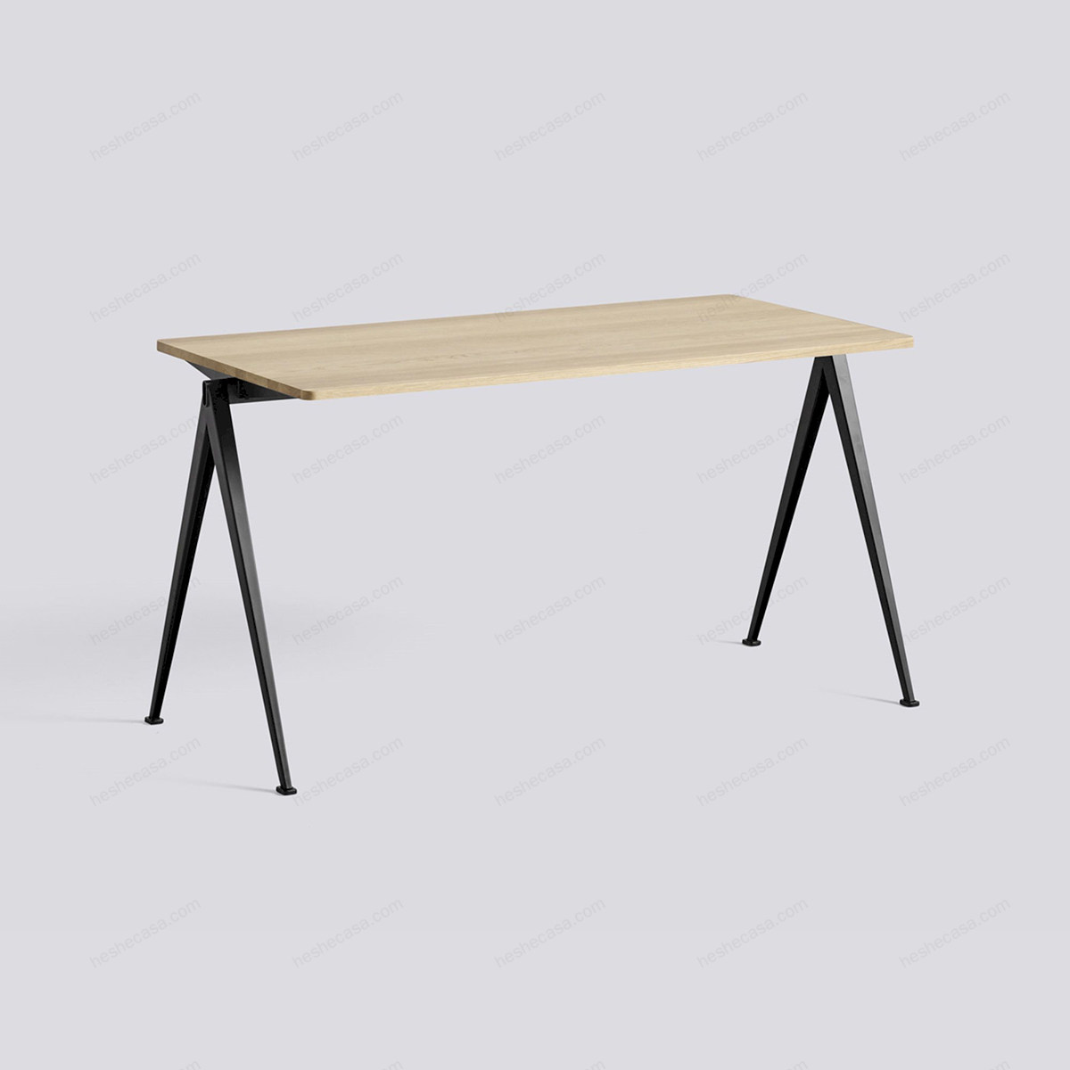 Pyramid Table 01书桌